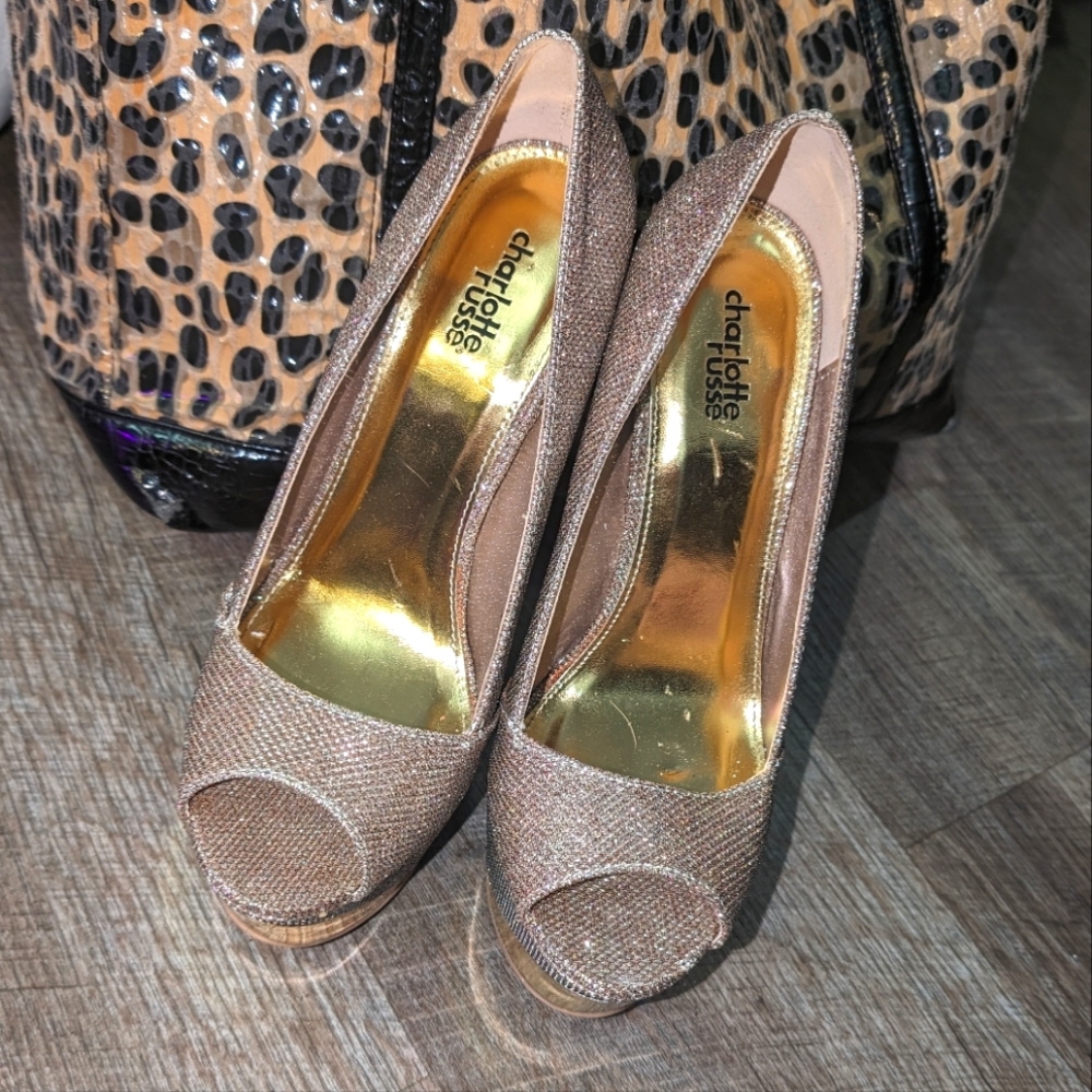 Sz 8 Sparkly Gold platform pumps from Charlotte Russe